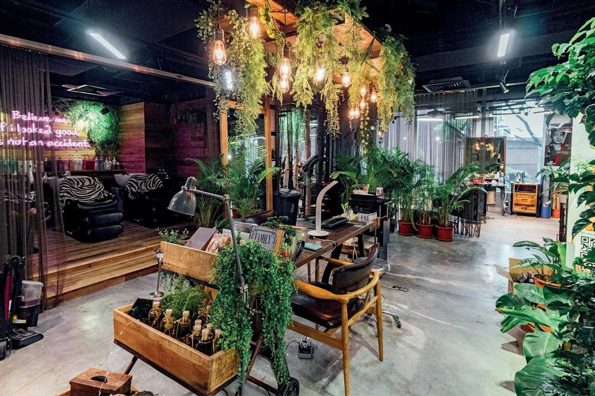 Hair Salon, Leekaja