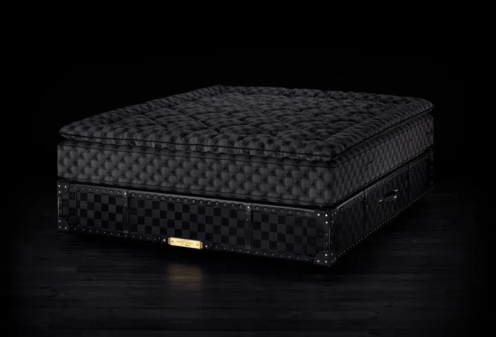 海丝腾 “顶级床王”Grand Vividus臻藏版生辉床。