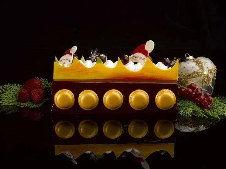 Griotte Cherry and 70% Amedei Gocce Chocolate Yule Log