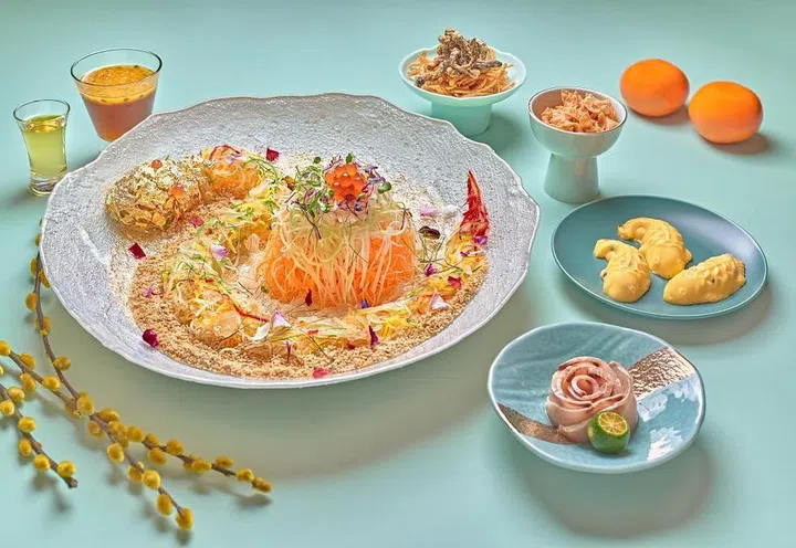 Chinese new year, Lunar new year, Yusheng, Yu Sheng, Lohei, Reunion dinner, Chinese restaurants, Year of the Snake