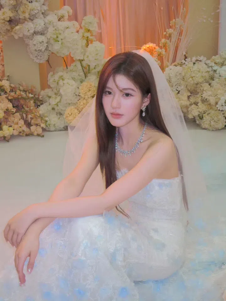 《许我耀眼》赵露思 Zhao Lusi Love’s Ambition Style Looks 