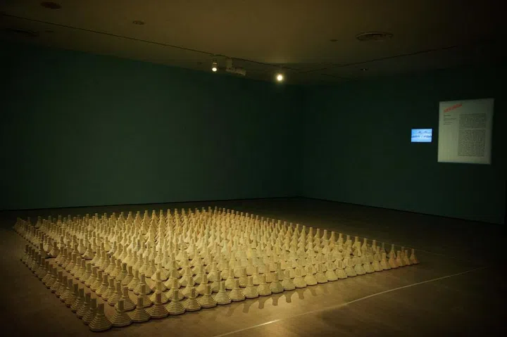 Installation view of ‘Cosmic Labyrinth’ by Albert Yonathan Setyawan (2011). Image courtesy of the artist.