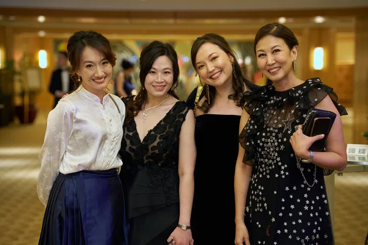 从左至右：Dr Ke Yuhe、Dr Victoria Tay、Dr Lucy Davies、Dr June Goh