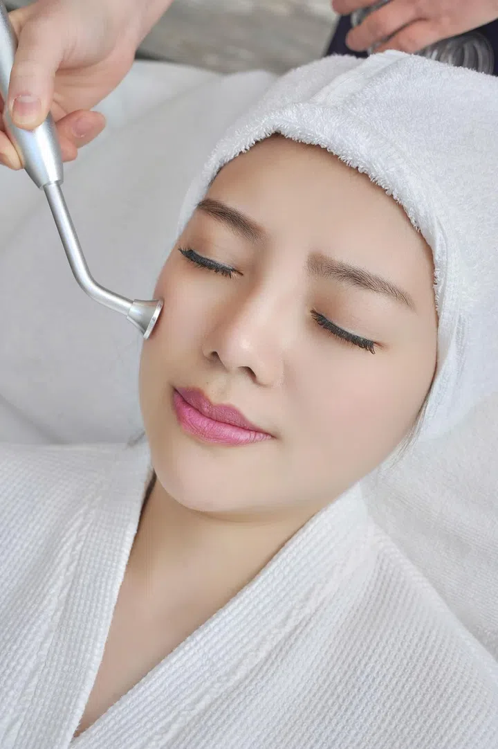 Dew Mist Mi 可以提升肌肤滋润度和保湿度，让肤质全面升级。