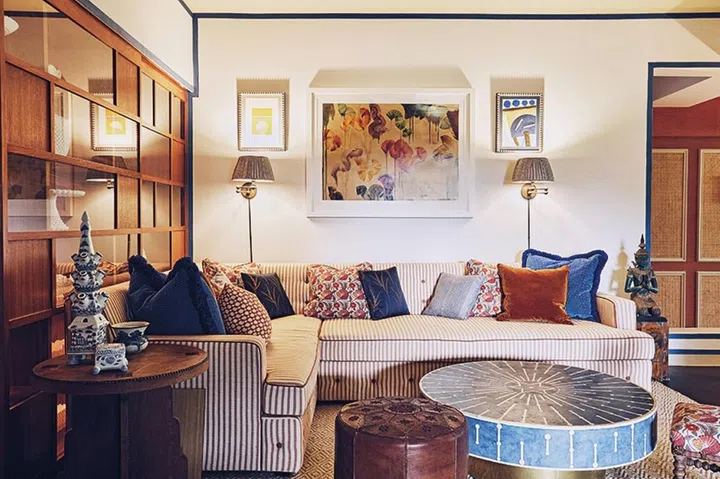 女主人最喜欢的亲子生活空间；厨房也选用少见的土色系，散发浓浓异国风情。