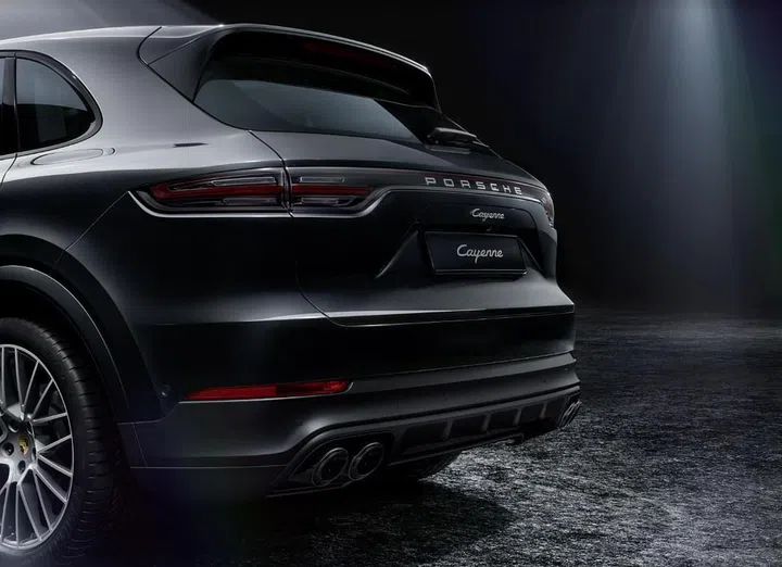 保时捷Cayenne铂金版系列外观更前卫领先，进一步满足市场对运动、豪华与实用性车款的需求。