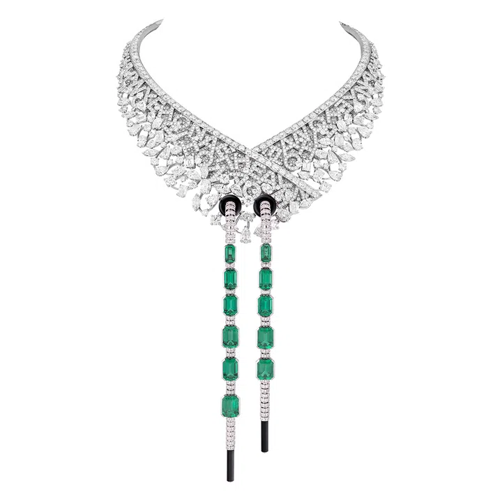 Sweater Prestige项链。