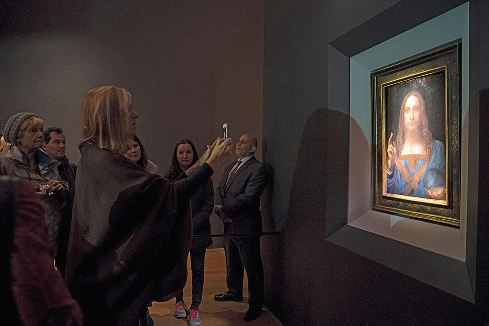 现存唯一由私人收藏的达芬奇遗作《救世主》，拍出4亿5030万美元，是创下史上最高拍卖纪录的艺术品。 