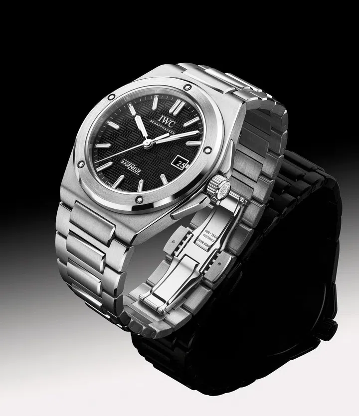 全新IWC万国表Ingenieur Automatic 40腕表共推出三种款式，各搭配不同颜色表盘。