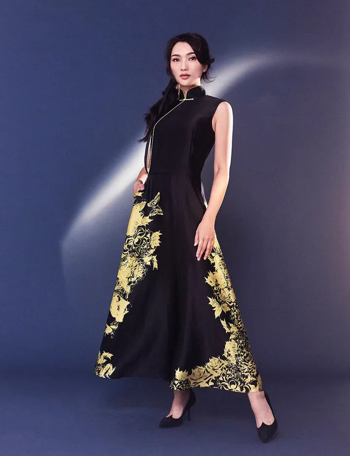 Shanghai Tang x Jacky Tsai龙纹真丝连衣裙/Shanghai Tang ss24。