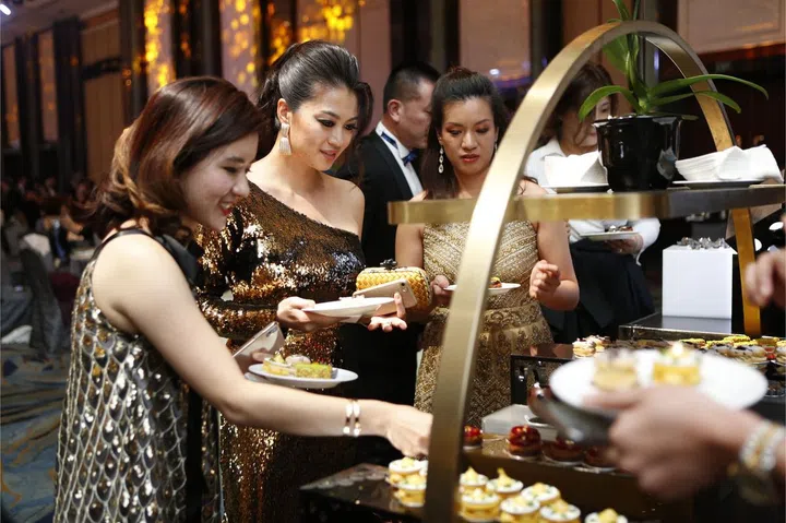 Phuay Li Ying, Shuyi Liok & Jamie Koh