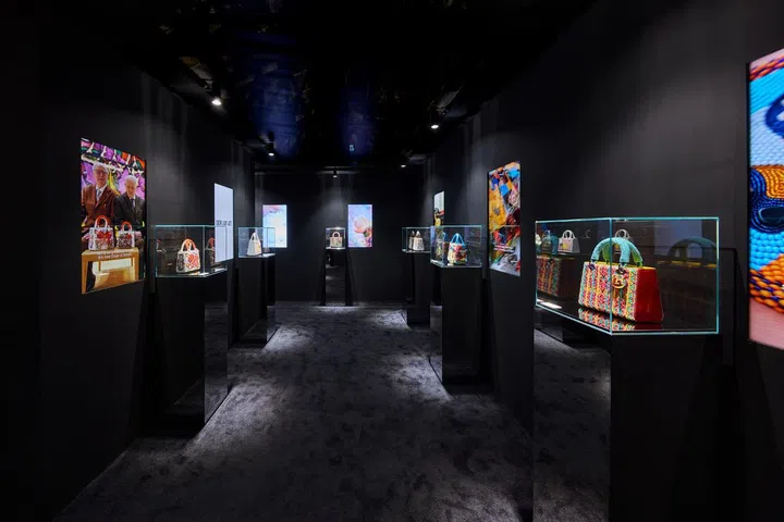 “Dior Lady Art”艺术家限量合作系列项目展览区。Photo Credit: Jasper Yu