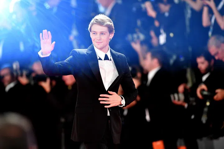 VENICE, ITALY - AUGUST 30:  Joe Alwyn walks the red carpet ahead of the 'The Favourite' screening during the 75th Venice Film Festival at Sala Grande on August 30, 2018 in Venice, Italy.  (Photo by Jacopo Raule/FilmMagic)