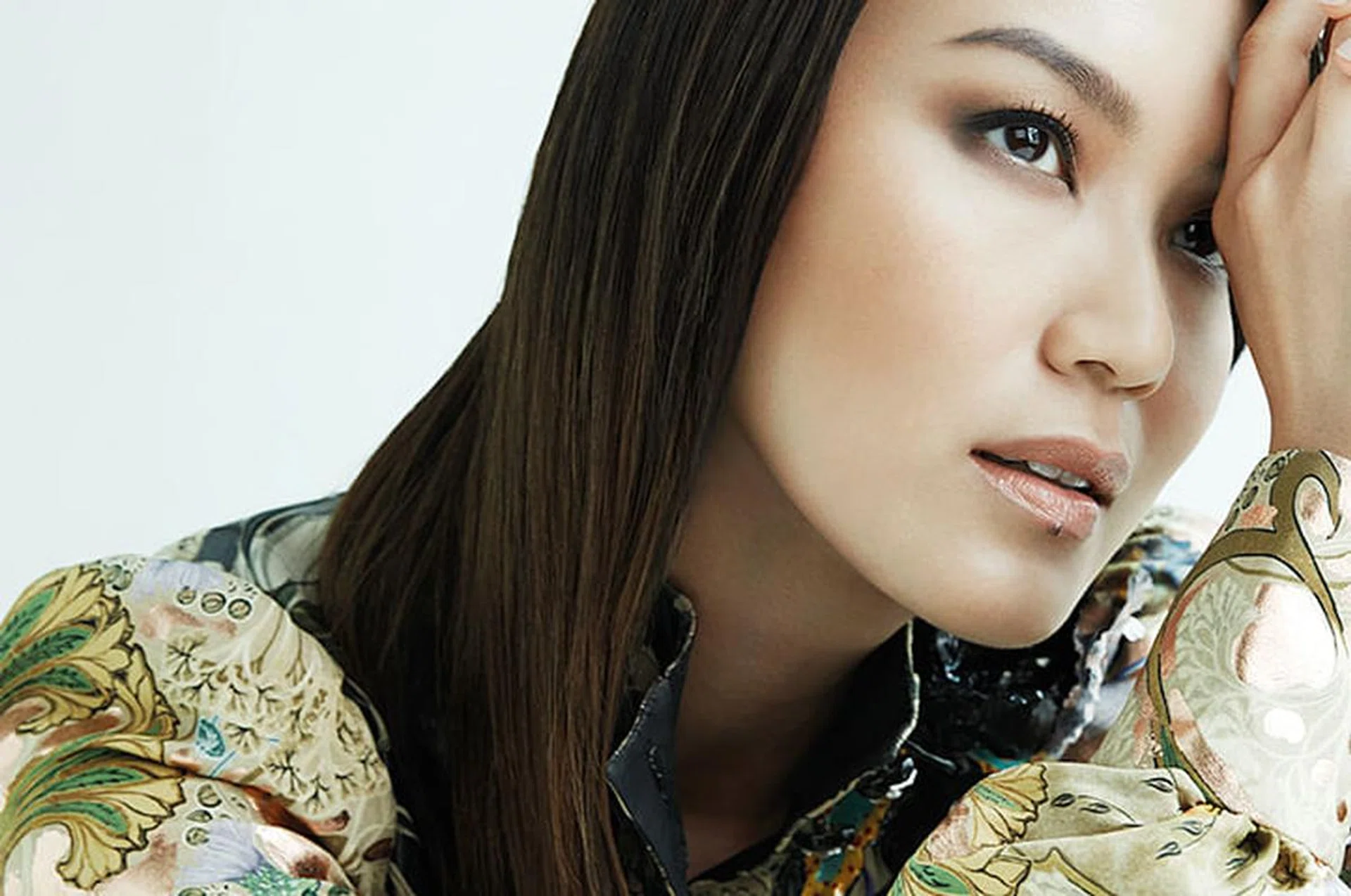 金属丝花呢印花裙/Louis Vuitton。
