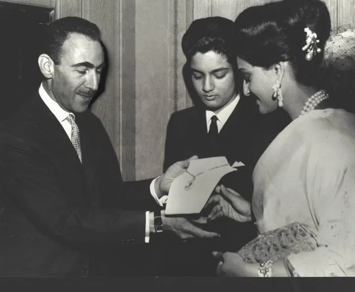 皮埃尔 • 雅宝、印度巴罗达大君夫人及其子贾加特 • 辛格王子，1960年Van Cleef & Arpels Archives
