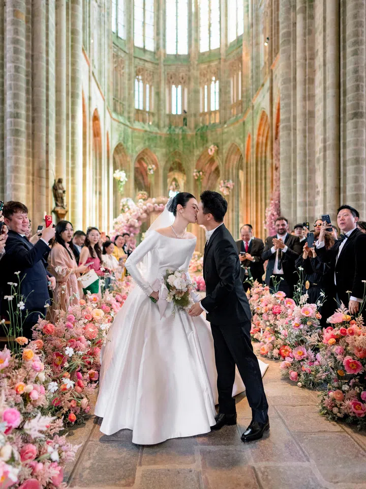 Yaya Sperbund, Ximeng yao, wedding dress