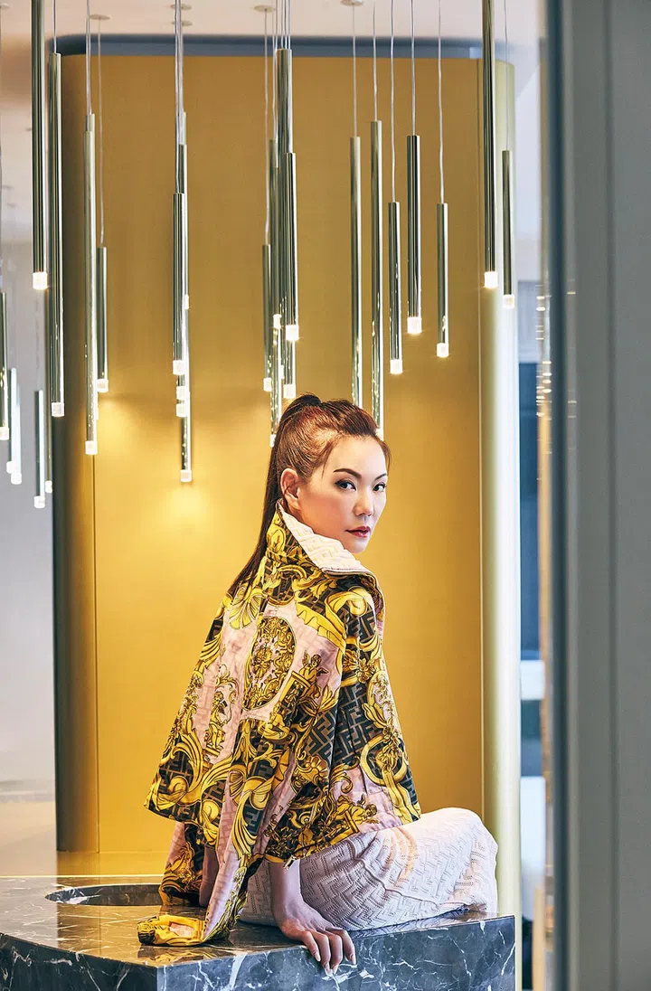 粘胶纤维混纺连衣裙、真丝外套/Fendi