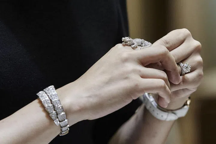 ION Watch & Jewellery - Cartier