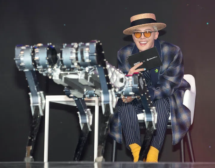 9 April 2025 - Seoul South Korea: A robot dances to music while South Korean Kwon Ji-yong, Visiting Professor, Department of Mechanical Engineering, KAIST, (stage name: G-Dragon), member of boy band Big Bang, is in attendance at the INNOVATE KOREA 2025 G-Dragon Talk Show held at the KAIST Sports Complex in Daejeon, South Korea on April 9, 2025. (Photo by Lee Young-ho/Sipa USA)