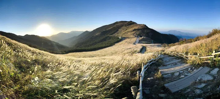 岭南阿尔卑斯山势秀丽、风景优美。（图：韩国旅游发展局）