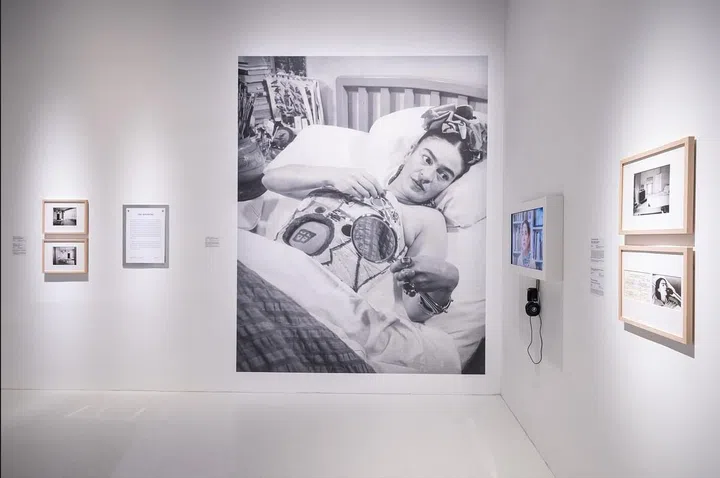 Laid Bare: Frida's Inner World首次展出Frida Kahlo卧病在床的容貌以及医疗资料。Photo: Marina Bay Sands, ArtScience Museum