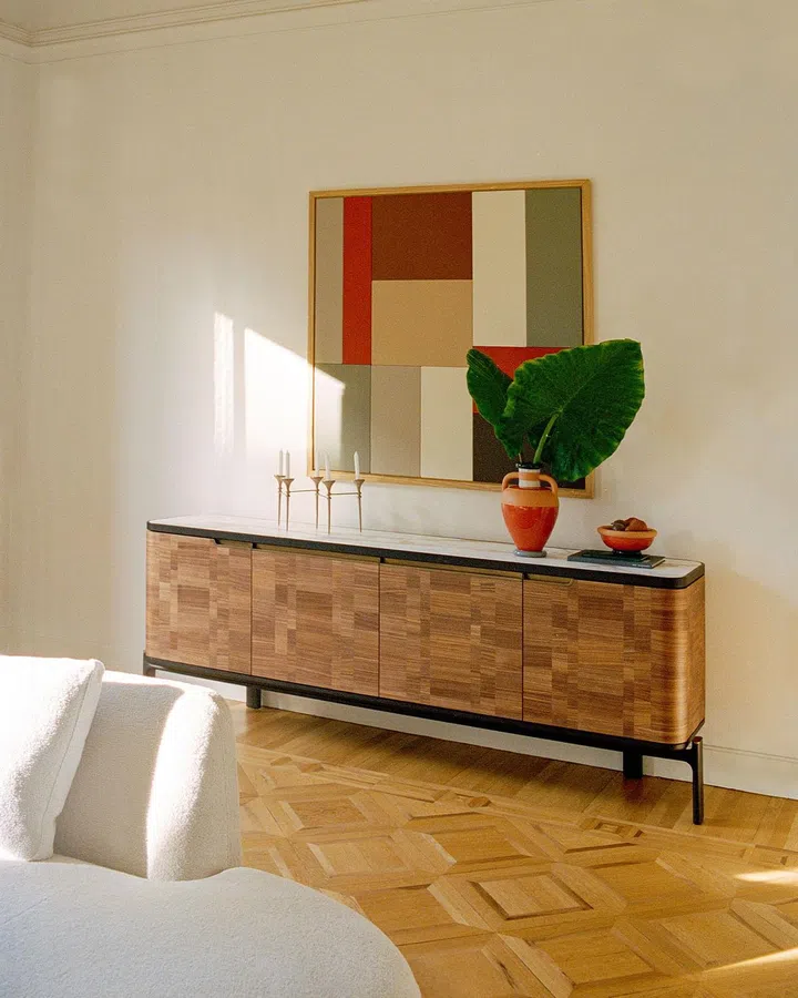 DUO储物柜可选配LED照明系统，开门瞬间自动点亮，收纳更具便利性。