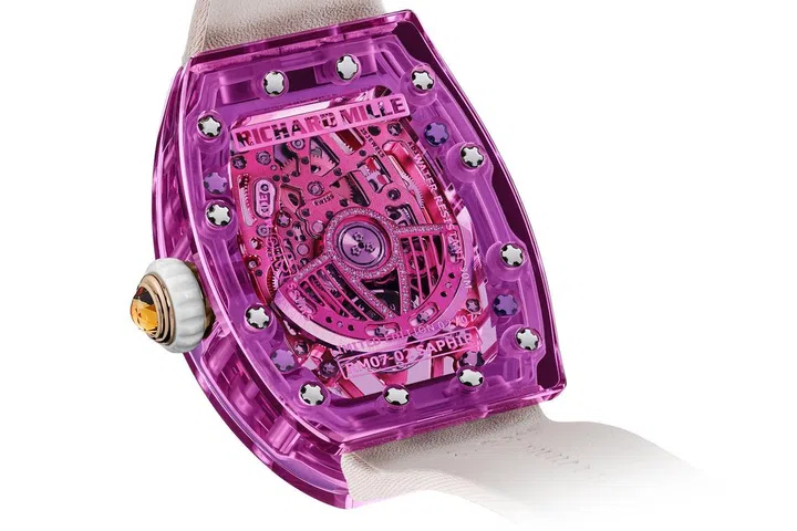 RM 07-02腕表搭载CRMA5自主研发镂空自动上链机芯。