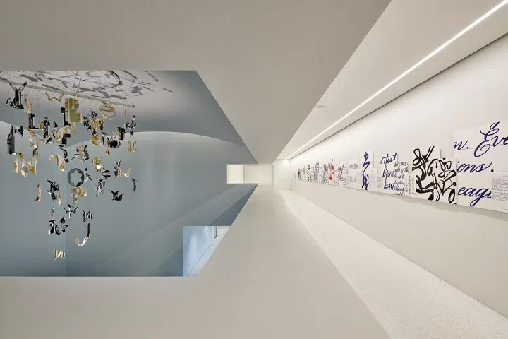 在万宝龙之家（Montblanc Haus）内的每个角落都会找到世界各地艺术家特别为万宝龙创作的艺术品。
