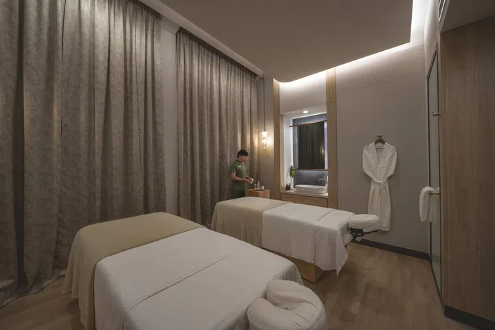 Oasia Spa 环境舒适，让客人能够全然放松。