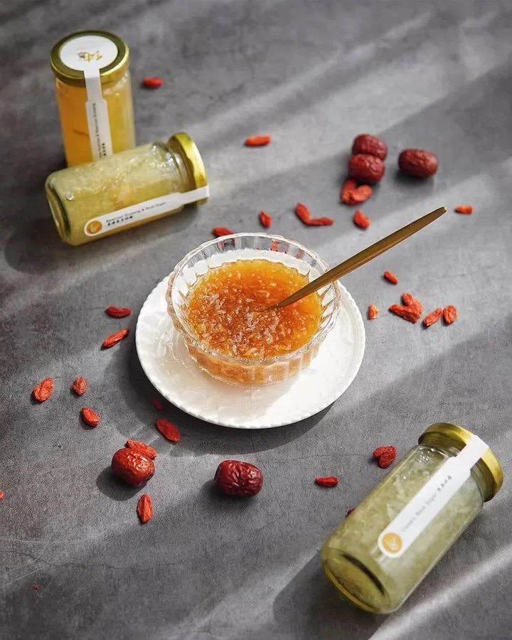 The Purest Co 由詹恩权和何威利共同创立。