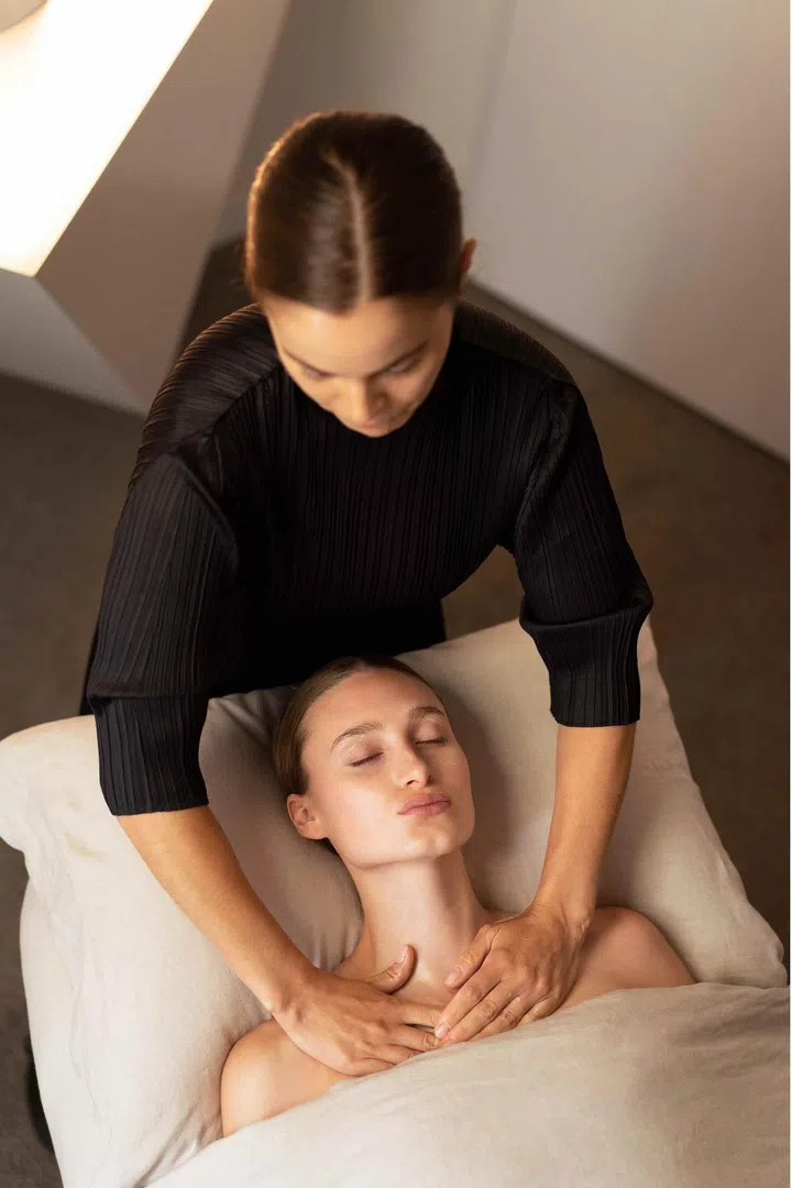 RATIONALE主张了解肌肤状况，再从根本解决问题。