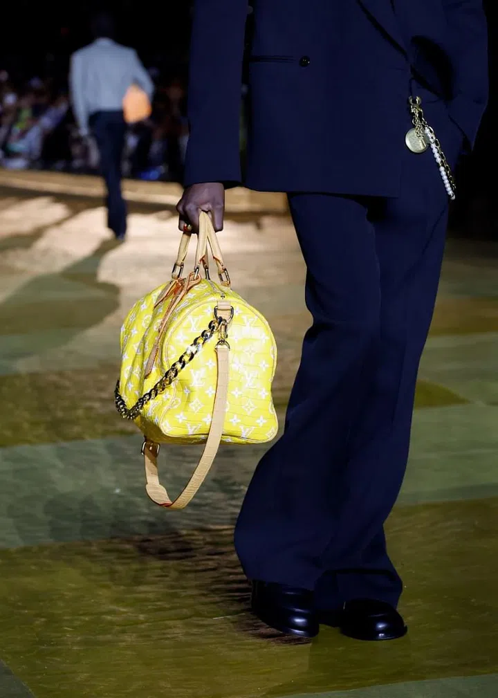 Louis Vuitton 2024春夏“Millionaire”黄色Speedy手袋，售价高达100万欧元。