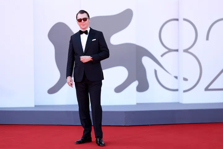 VENICE, ITALY - AUGUST 31: Paul Dano attends the "The Wizard Of The Kremlin" (Le Mage Du Kremlin) red carpet during the 82nd Venice International Film Festival on August 31, 2025 in Venice, Italy. (Photo by Daniele Venturelli/WireImage)