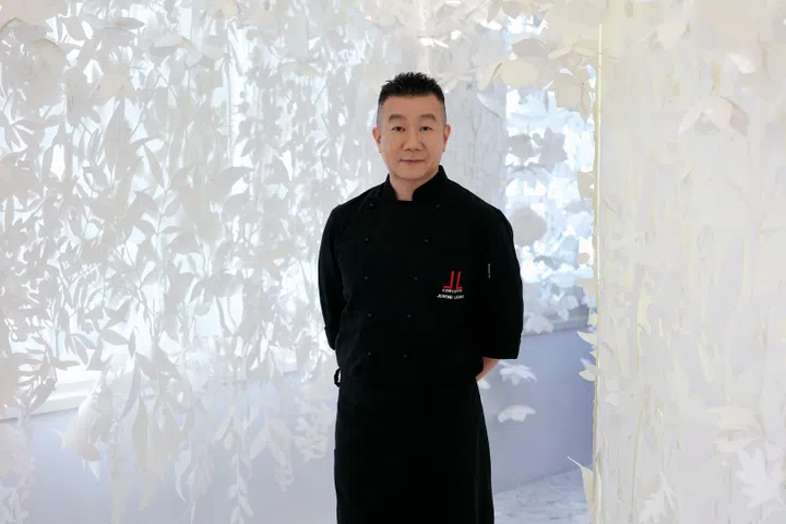 Restaurant Labyrinth, Jereme Leung, Yi by Jereme Leung