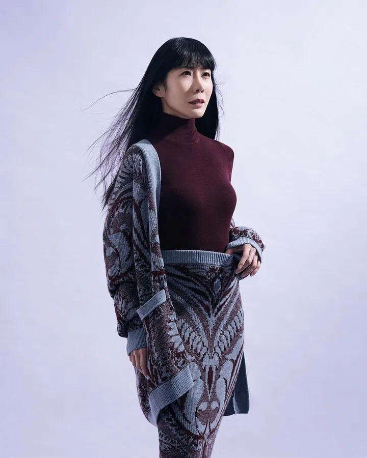 羊毛针织开衫、配套裙和棉混纺套头衫/Etro。