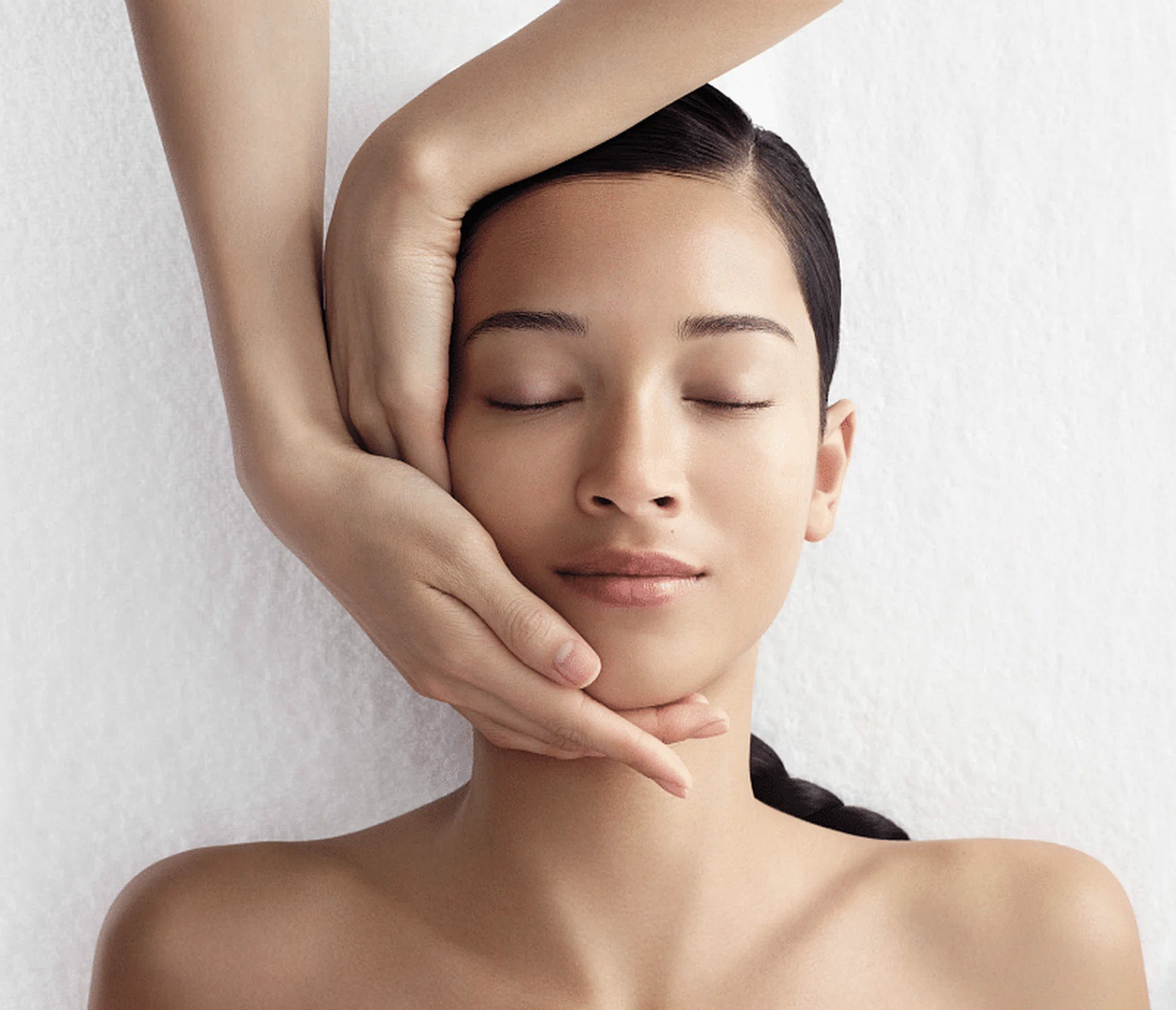 Clarins面部护理最令人印象深刻的当属美容师娴熟独特的按摩手法。