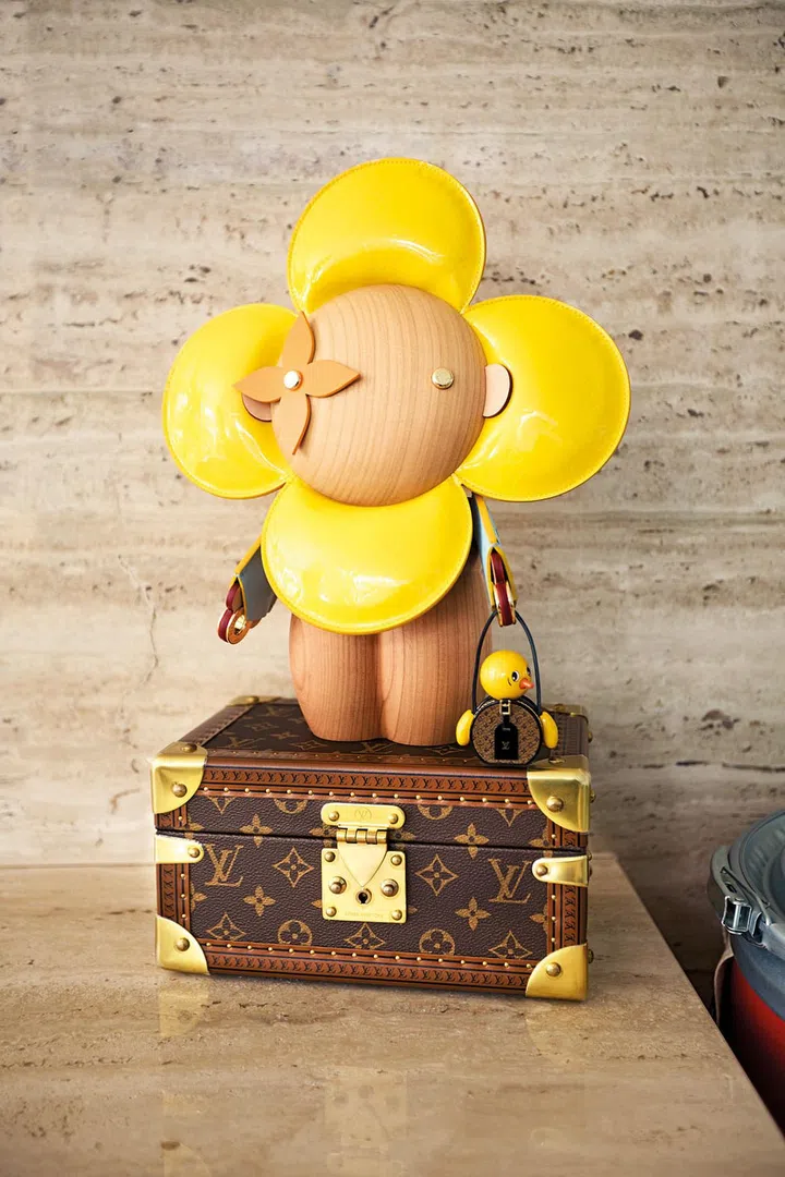 最新推出的Vivienne Giant Duck。