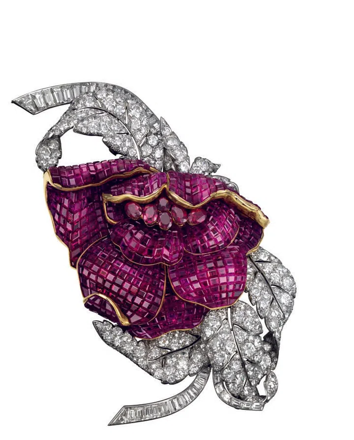 Peony clip, 1937 - Patrick Gries © Van Cleef & Arpels
