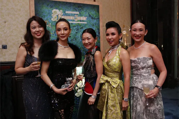Constance Chiu, Angelina Choo, Dana Cheong, Fanty Soenardy & Caroline Low-Heah