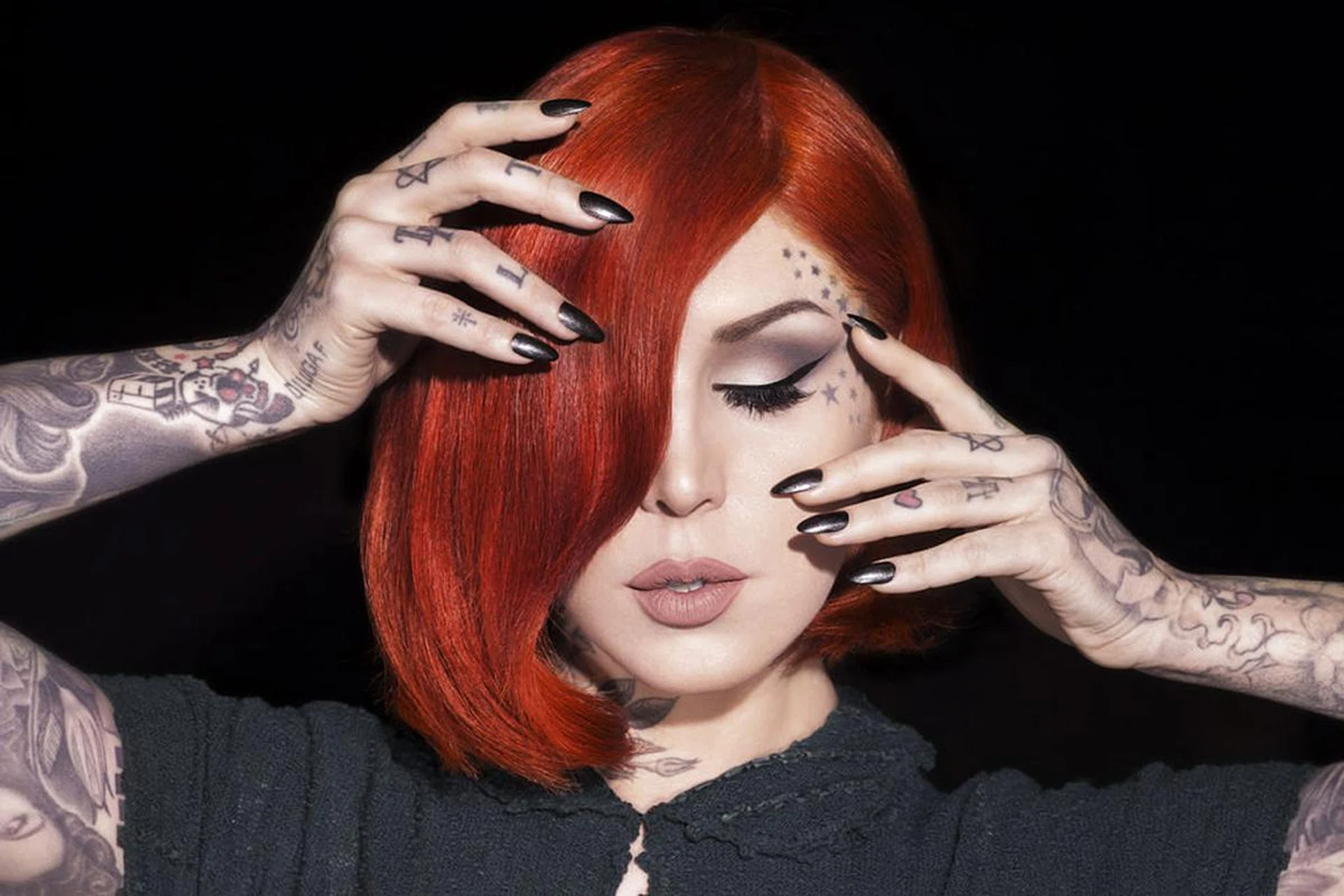 Kat Von D简称Kat,开创了同名彩妆品牌的纹身师。