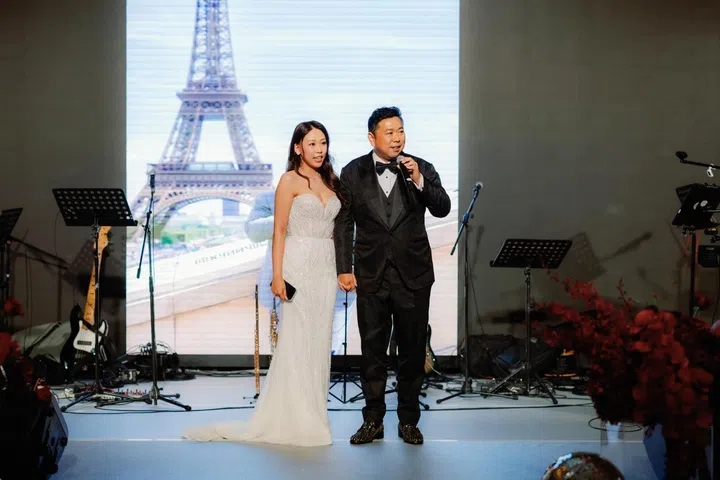 一次旅行，让两人萌生了举办一场“演唱会式婚礼”的念头。