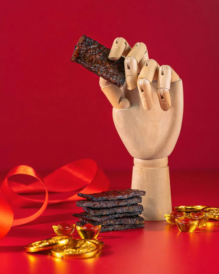 Love Handle的新年肉干以Impossible Foods的素猪肉腌制而成