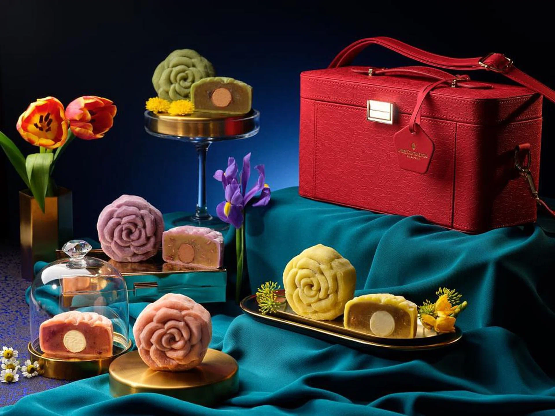 Mooncakes, Mid-autumn festival, Hotels, Restaurants, Snow skin mooncakes, traditional mooncakes