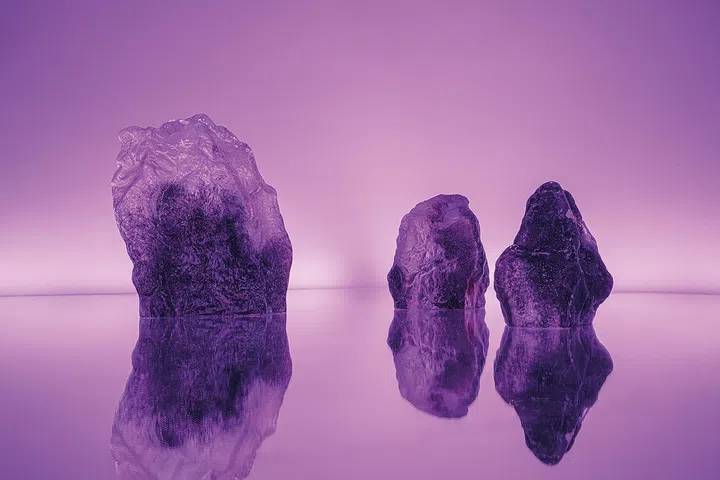 莱珀妮与瑞士艺术家Douglas Mandry携手共创的独特艺术装置，灵感源自瑞士冰川，模拟冰川消融的景象，呼吁世人关心气候变化。