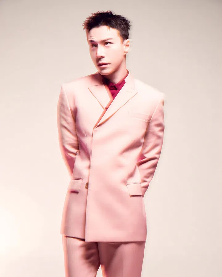 羊毛西装、棉质衬衫/Gucci。