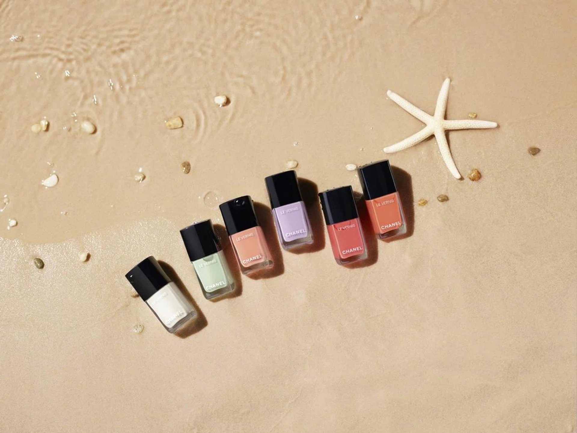 Chanel beauty_NAILS IN SUMMER COLOURS