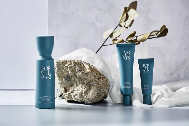 Porcelain 近日推出经过改革升级后的护肤品。