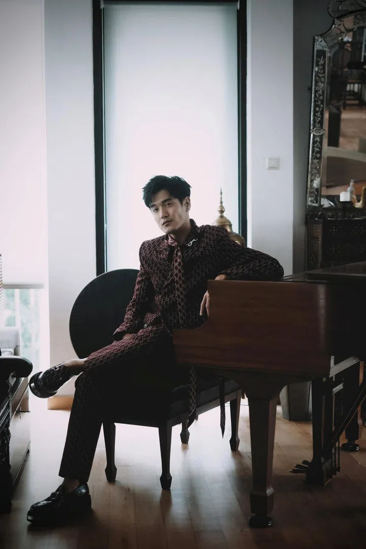 Dick Lee, Nathan Hartono, Singer, home, singaporean musician