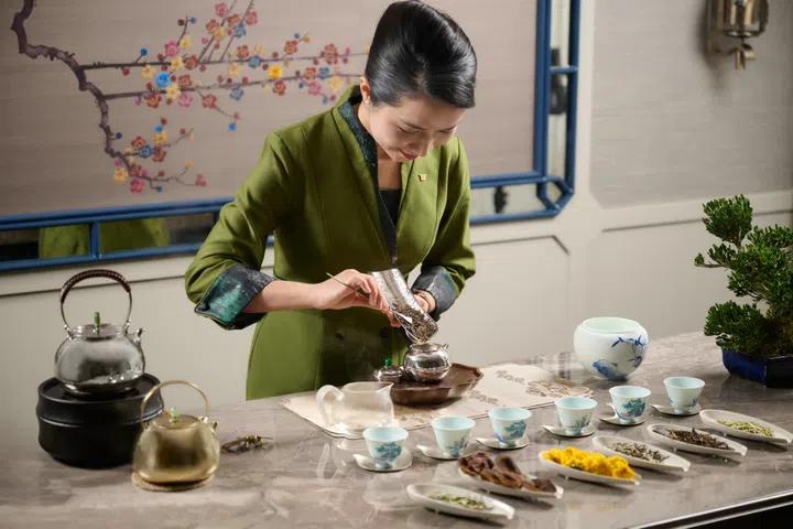 金蜓湾设有艺术茶室，供食客在用餐前享用茶品。