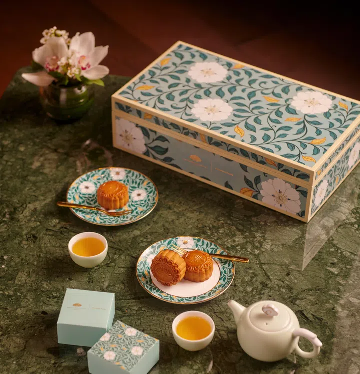 Shanghai Tang Mandarin Oriental  Singapore Moonlit Elegance Mooncake